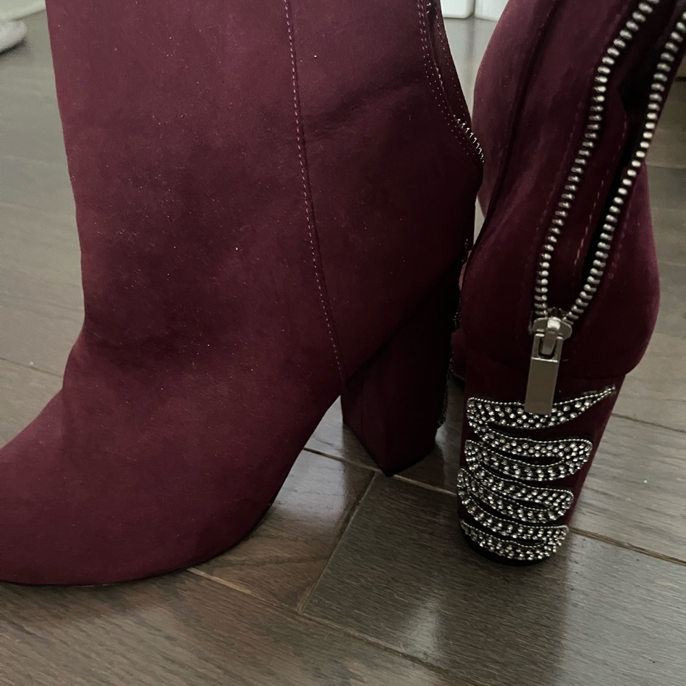 Elegant Burgundy Women's Boots